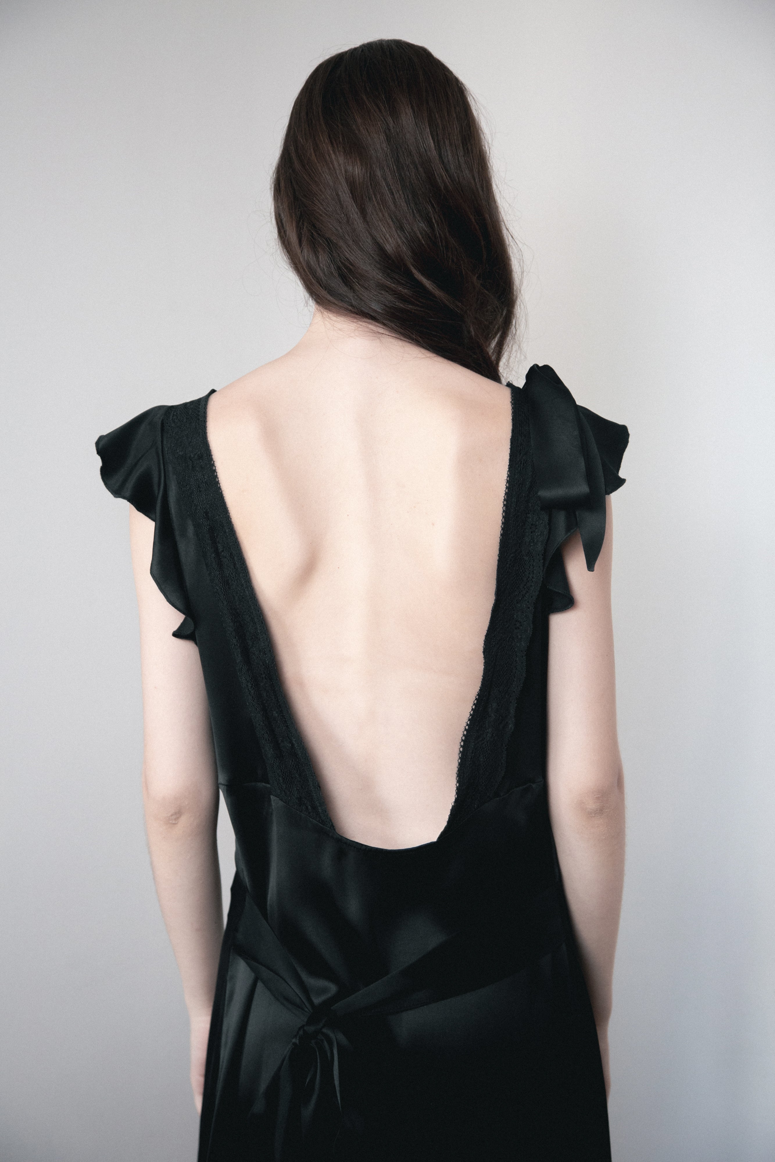 Nocturne — Vestido de Seda y Encaje en Negro